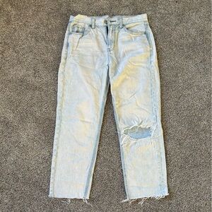 American Eagle Outfitters Light wash Mom Jean